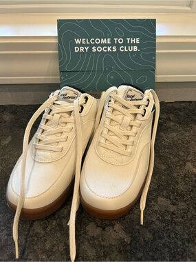 Vessi Waterproof sneakers NWOT Sz. Women’s 9